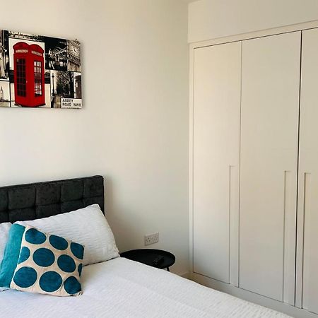 Lush Living - Double Room With Private Bathroom ลอนดอน ภายนอก รูปภาพ
