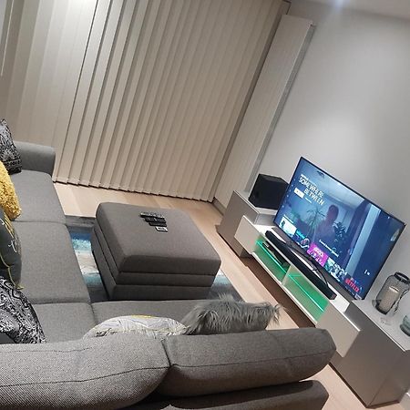 Lush Living - Double Room With Private Bathroom ลอนดอน ภายนอก รูปภาพ