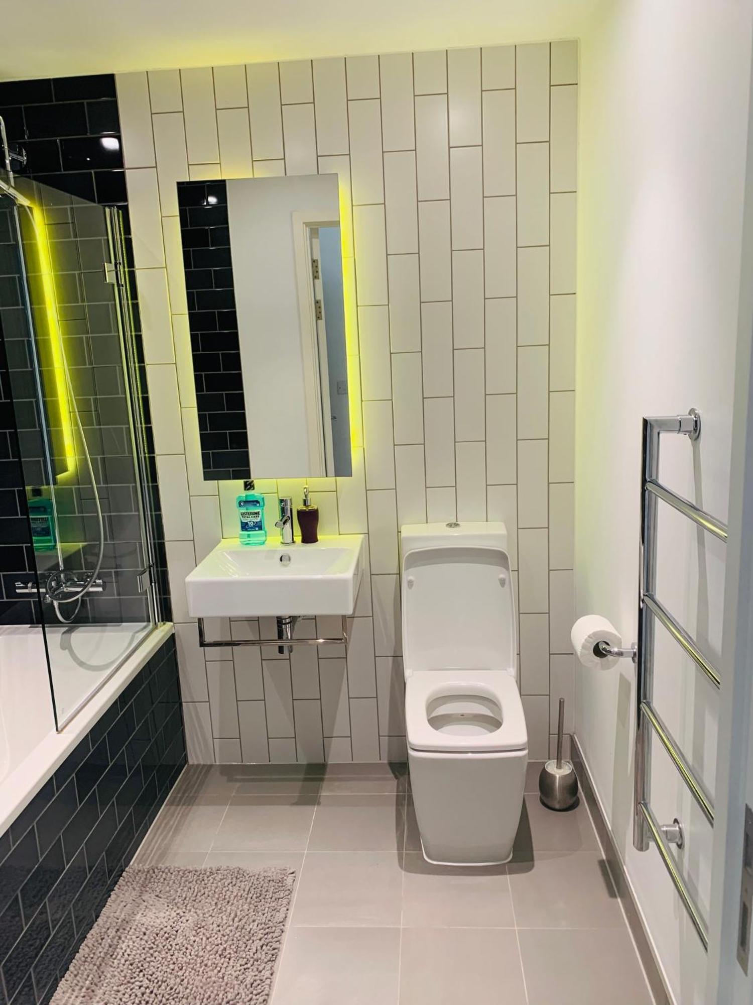 Lush Living - Double Room With Private Bathroom ลอนดอน ภายนอก รูปภาพ